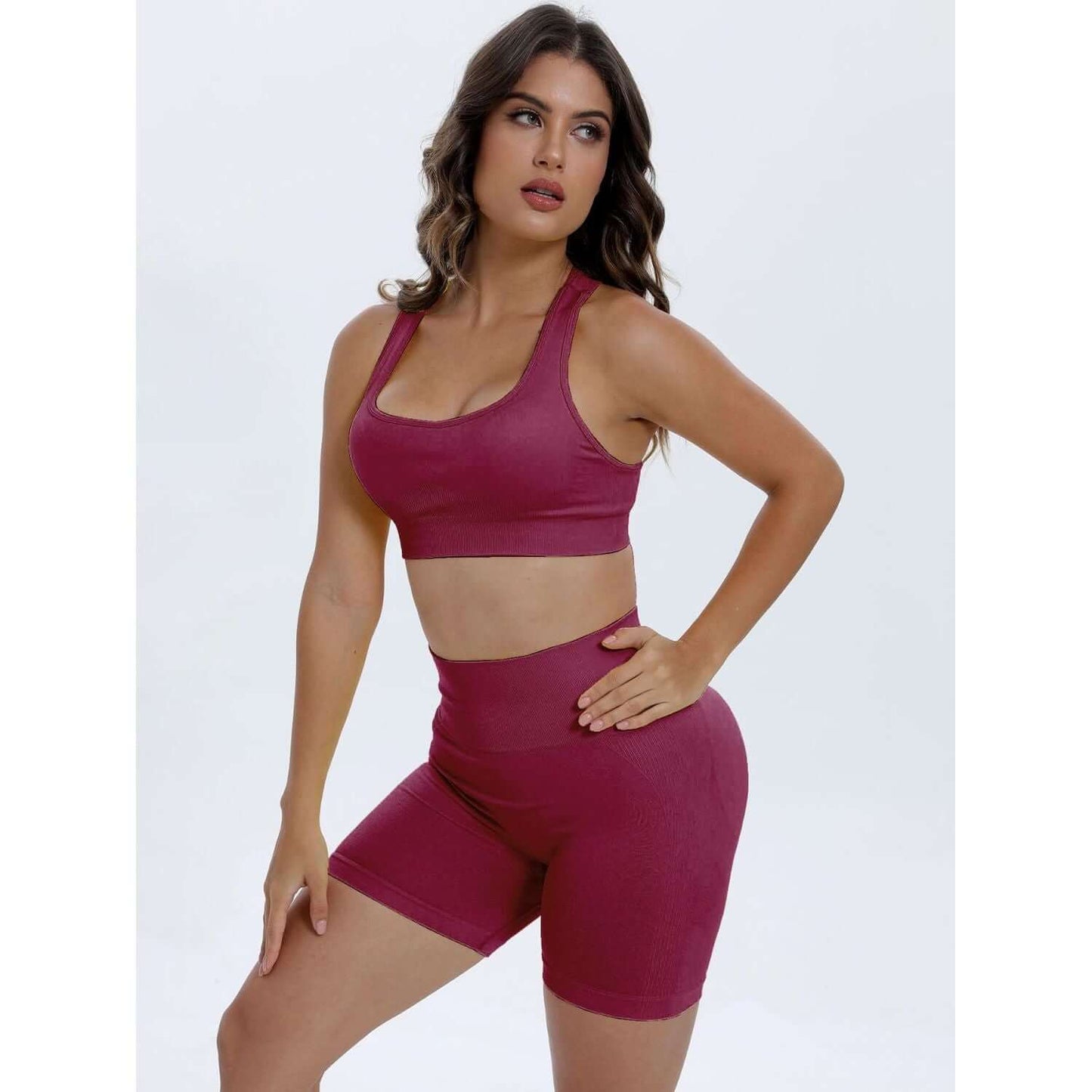 Conjunto deportivo con espalda cruzada y escote redondo