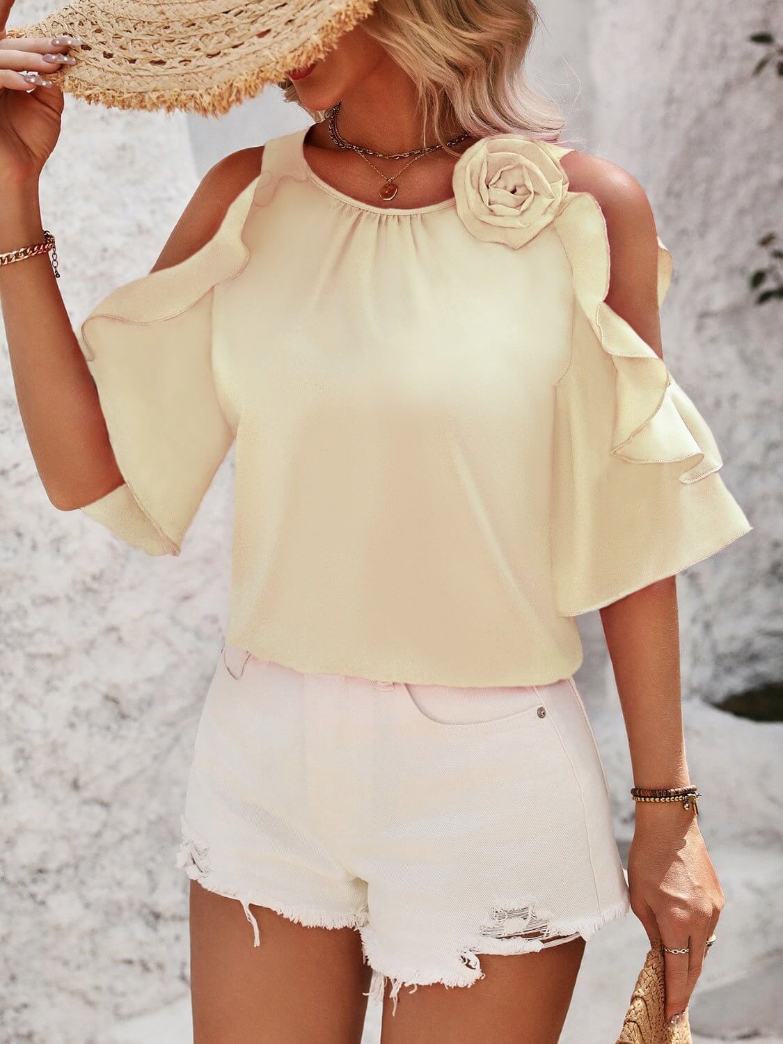 Blusa con volantes y mangas Peek-A-Boo