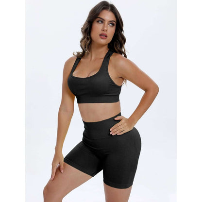 Conjunto deportivo con espalda cruzada y escote redondo