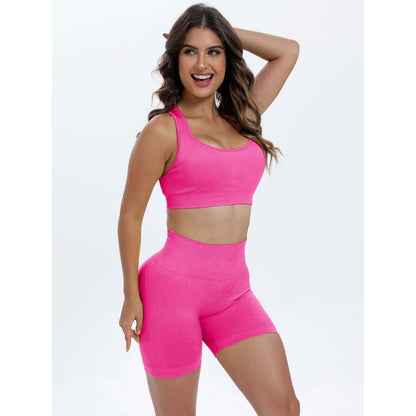 Conjunto deportivo con espalda cruzada y escote redondo